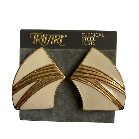 Vintage 80s 90s Trifari Earrings Beige Enamel Gold Tone Pierced NOS New - Picture 1 of 6